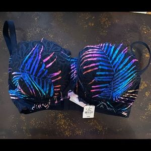 NWT bra. Victoria Secret size 34 DD.